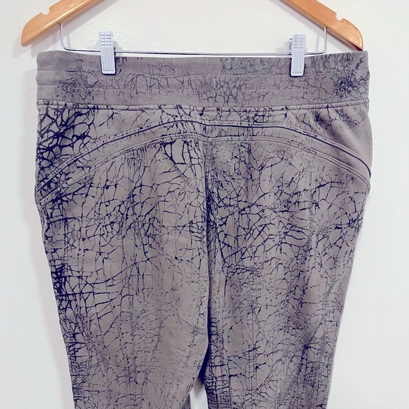 Lululemon Warm Down Jogger *7/8 Length Thread Dye Rover Black 12 - Picture 9 of 14